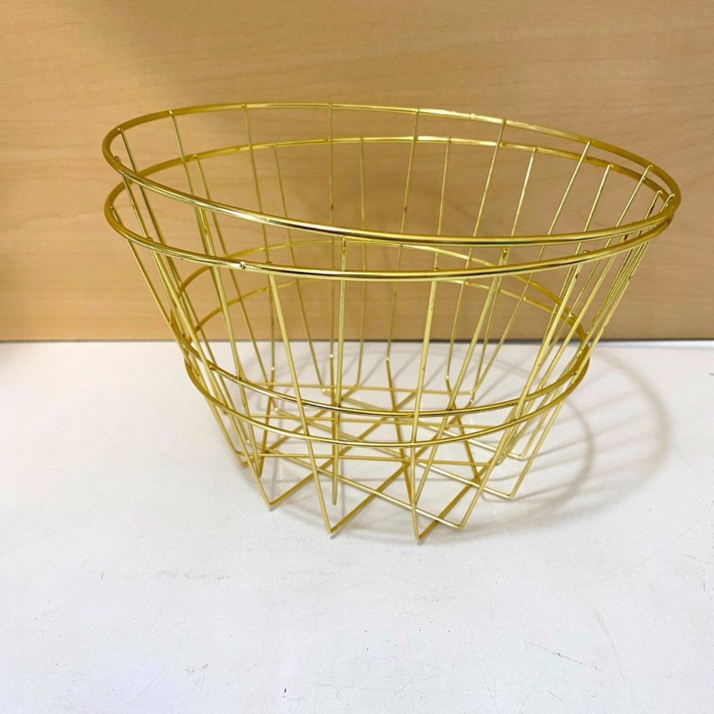 Set of 2 gold-colored decorative metal baskets